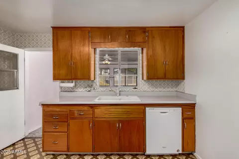 Kitchen - 4140 E Glenrosa Ave, Phoenix, AZ 85018 photo 3 of 3