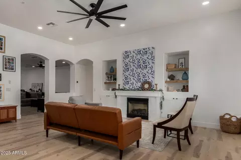 465 E Frances Ln, Gilbert, AZ 85295 photo 9