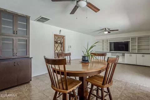 Dining - 2432 W Echo Ln, Phoenix, AZ 85021 photo 4 of 4