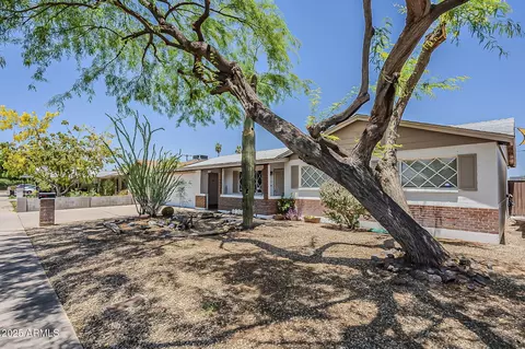 Exterior - 2432 W Echo Ln, Phoenix, AZ 85021 photo 2 of 12