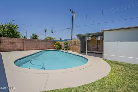 Exterior - 2432 W Echo Ln, Phoenix, AZ 85021 photo 8 of 12
