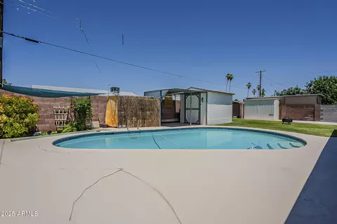 Exterior - 2432 W Echo Ln, Phoenix, AZ 85021 photo 7 of 12