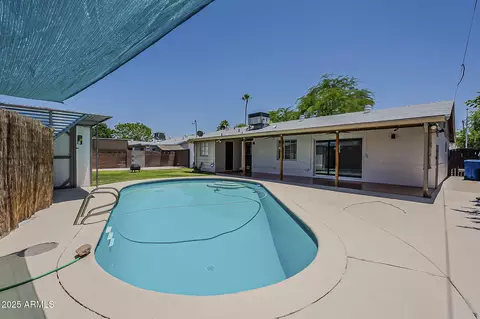 Exterior - 2432 W Echo Ln, Phoenix, AZ 85021 photo 6 of 12
