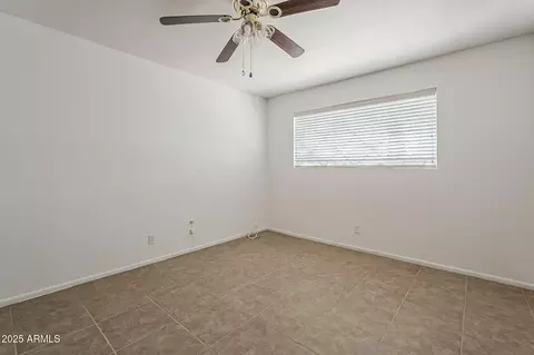 Bedroom - 2432 W Echo Ln, Phoenix, AZ 85021 photo 2 of 7