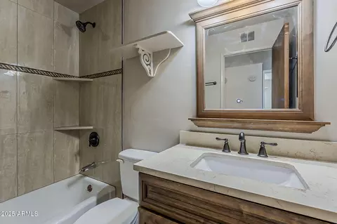 Bath - 2432 W Echo Ln, Phoenix, AZ 85021 photo 1 of 2