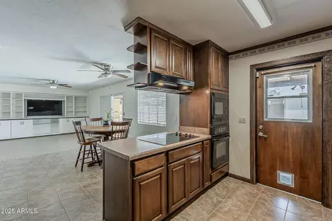 Kitchen - 2432 W Echo Ln, Phoenix, AZ 85021 photo 1 of 6