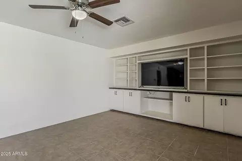 Living - 2432 W Echo Ln, Phoenix, AZ 85021 photo 5 of 7