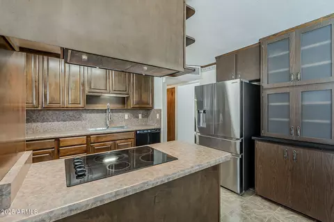 Kitchen - 2432 W Echo Ln, Phoenix, AZ 85021 photo 6 of 6
