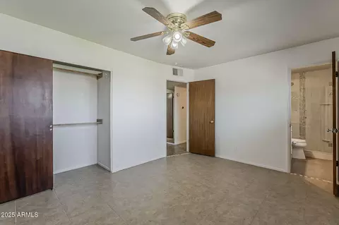 Bedroom - 2432 W Echo Ln, Phoenix, AZ 85021 photo 5 of 7