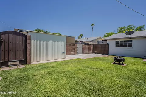 Exterior - 2432 W Echo Ln, Phoenix, AZ 85021 photo 9 of 12