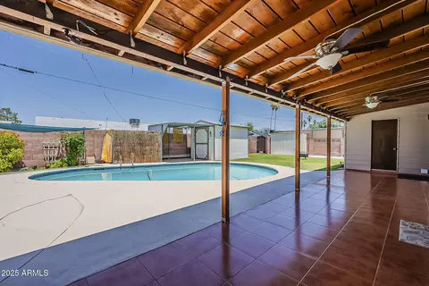 Exterior - 2432 W Echo Ln, Phoenix, AZ 85021 photo 5 of 12