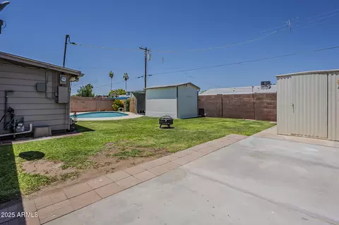 Exterior - 2432 W Echo Ln, Phoenix, AZ 85021 photo 11 of 12