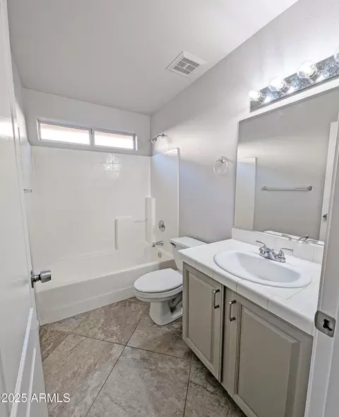 Bath - 1332 E Charleston Ave, Phoenix, AZ 85022 photo 2 of 2
