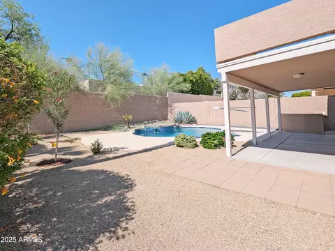 Exterior - 1332 E Charleston Ave, Phoenix, AZ 85022 photo 5 of 11