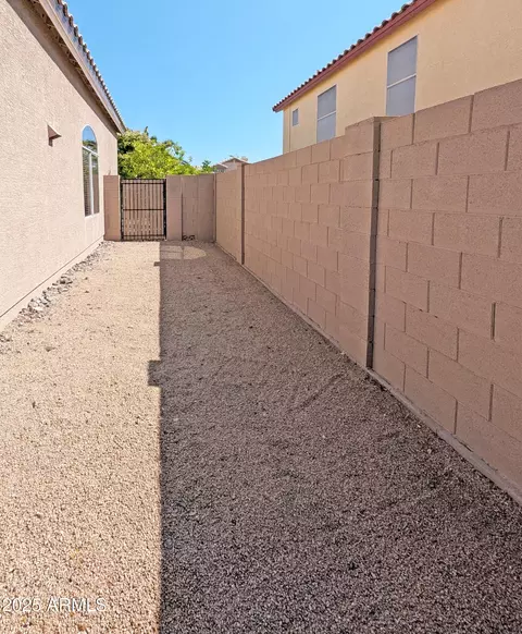 Exterior - 1332 E Charleston Ave, Phoenix, AZ 85022 photo 8 of 11