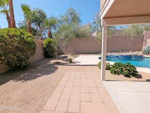 Exterior - 1332 E Charleston Ave, Phoenix, AZ 85022 photo 6 of 11