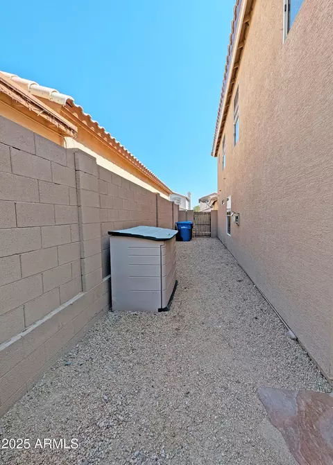 Exterior - 1332 E Charleston Ave, Phoenix, AZ 85022 photo 9 of 11