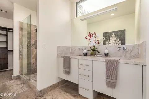 Bath - 4312 E Roma Ave, Phoenix, AZ 85018 photo 2 of 5