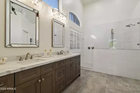 Bath - 5332 E Thunder Hawk Rd, Cave Creek, AZ 85331 photo 1 of 3