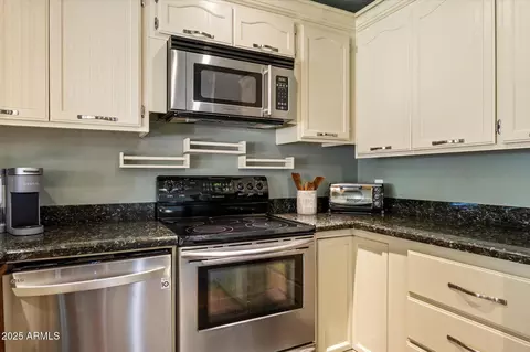 Kitchen - 19648 N 8th Pl, Phoenix, AZ 85024 photo 2 of 2