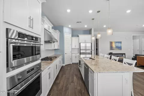 Kitchen - 2514 E Pleasant Ln, Phoenix, AZ 85042 photo 2 of 3