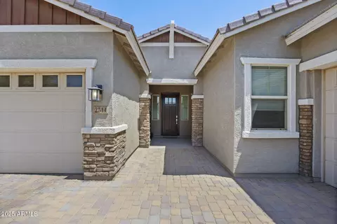 Entry Way - 2514 E Pleasant Ln, Phoenix, AZ 85042 photo 1 of 5