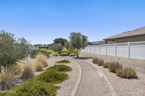 Exterior - 2514 E Pleasant Ln, Phoenix, AZ 85042 photo 9 of 10