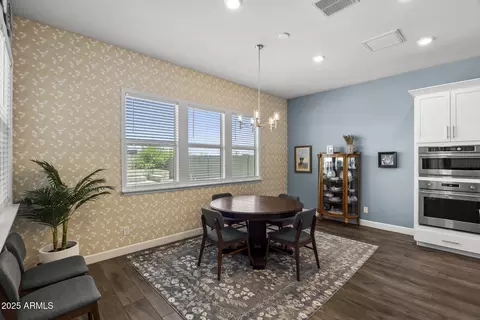 Dining - 2514 E Pleasant Ln, Phoenix, AZ 85042 photo 1 of 2