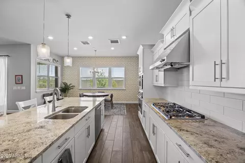 Kitchen - 2514 E Pleasant Ln, Phoenix, AZ 85042 photo 3 of 3