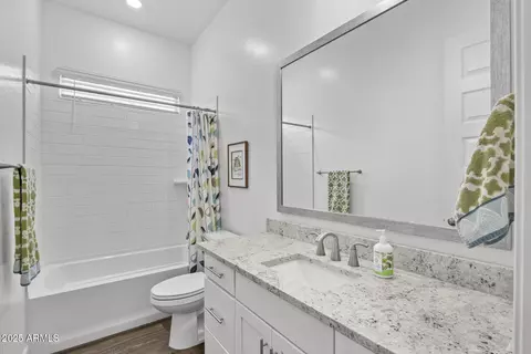 Bath - 2514 E Pleasant Ln, Phoenix, AZ 85042 photo 2 of 3