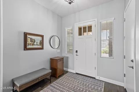 Entry Way - 2514 E Pleasant Ln, Phoenix, AZ 85042 photo 3 of 5