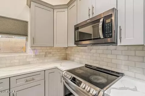 Kitchen - 807 E San Remo Ave, Gilbert, AZ 85234 photo 4 of 8