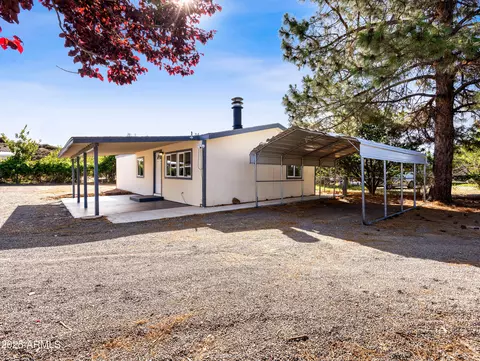 18391 S John Fry Ave, Peeples Valley, AZ 86332