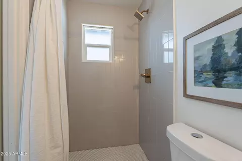 Bath - 1466 E Nielson Ave, Mesa, AZ 85204 photo 2 of 3