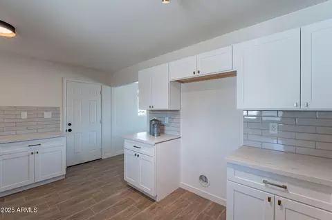 Kitchen - 1466 E Nielson Ave, Mesa, AZ 85204 photo 4 of 5