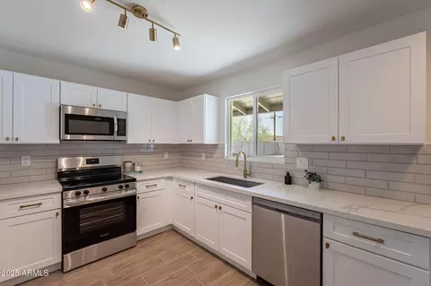 Kitchen - 1466 E Nielson Ave, Mesa, AZ 85204 photo 2 of 5