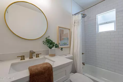 Bath - 1466 E Nielson Ave, Mesa, AZ 85204 photo 3 of 3