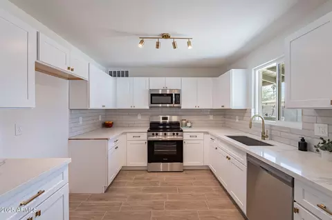 Kitchen - 1466 E Nielson Ave, Mesa, AZ 85204 photo 1 of 5
