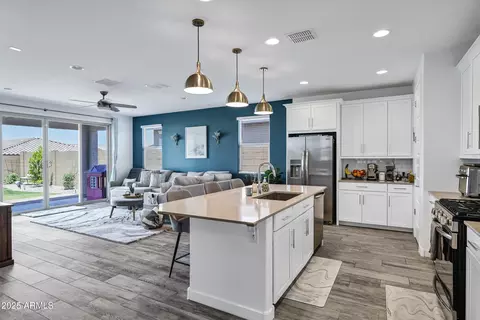 1652 W Estes Way, Phoenix, AZ 85041