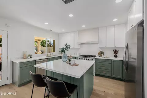 Kitchen - 2753 E Aster Dr, Phoenix, AZ 85032 photo 2 of 5