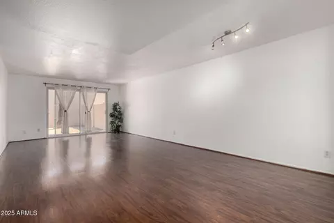 611 E Colgate Dr, Tempe, AZ 85283 photo 4