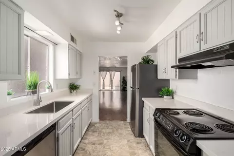 611 E Colgate Dr, Tempe, AZ 85283 photo 8