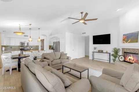 4301 E Abraham Ln, Phoenix, AZ 85050 photo 4