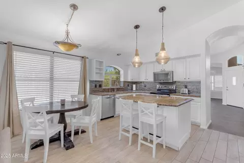 4301 E Abraham Ln, Phoenix, AZ 85050 photo 5