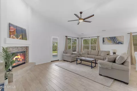 4301 E Abraham Ln, Phoenix, AZ 85050 photo 3
