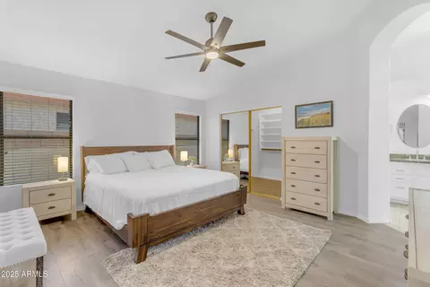 4301 E Abraham Ln, Phoenix, AZ 85050 photo 9