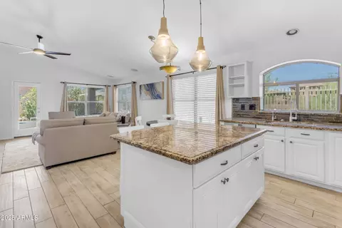 4301 E Abraham Ln, Phoenix, AZ 85050 photo 7