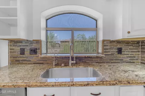 4301 E Abraham Ln, Phoenix, AZ 85050 photo 8