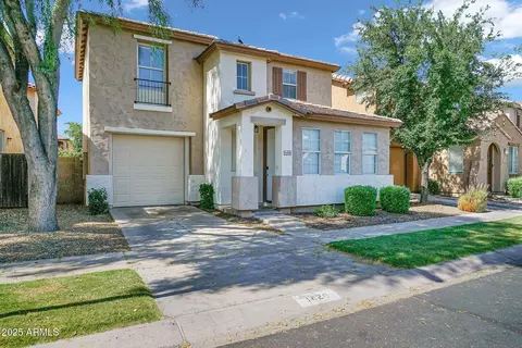Exterior - 1420 E Sonrisas St, Phoenix, AZ 85040 photo 3 of 5