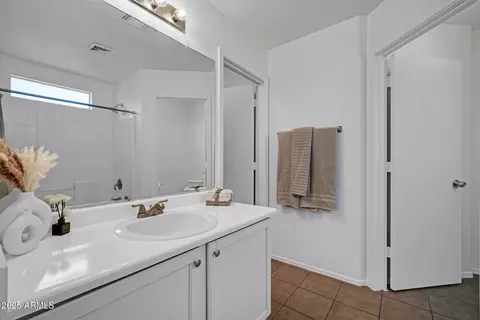 Bath - 1420 E Sonrisas St, Phoenix, AZ 85040 photo 1 of 4